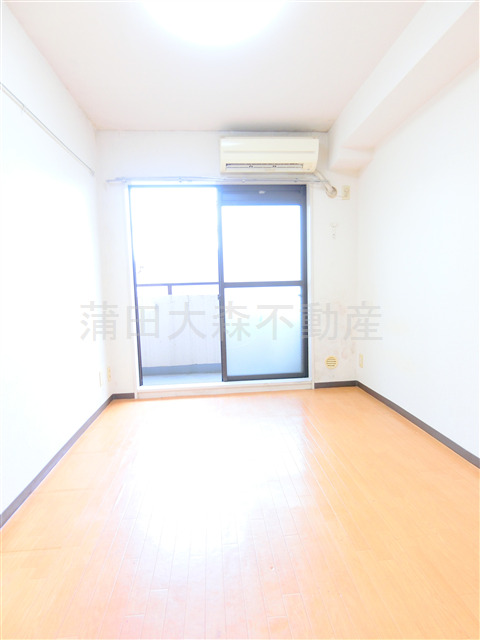 居室・リビング　南東向きの明るい洋室