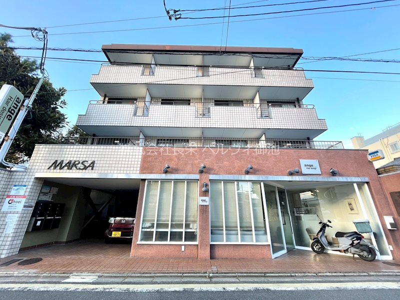 建物外観　1階は美容院です