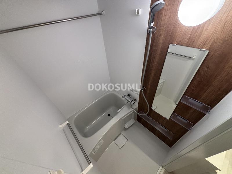 バス・シャワールーム　一日の疲れをやさしく癒やす、清潔感あふれるリラックスバス。