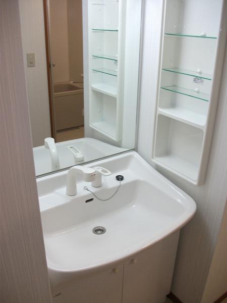 洗面設備　※別部屋の参考写真です。