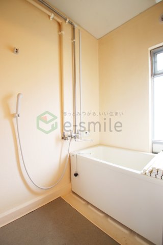 バス・シャワールーム　コンパクトで使いやすいお風呂です