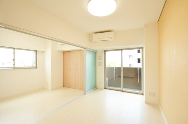 居室・リビング　開放感のあるゆったりとしたお部屋です♪