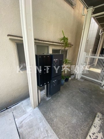 エントランス　落ち着いたエントランスです