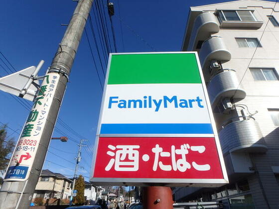 コンビニ　ファミリーマート八幡三丁目店（コンビニ）まで360m