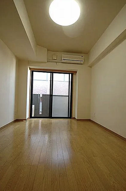 居室・リビング　別部屋の写真を使用しております。