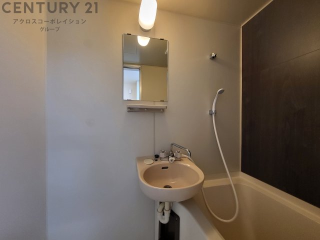 洗面設備　浴室内に洗面台がついてます！