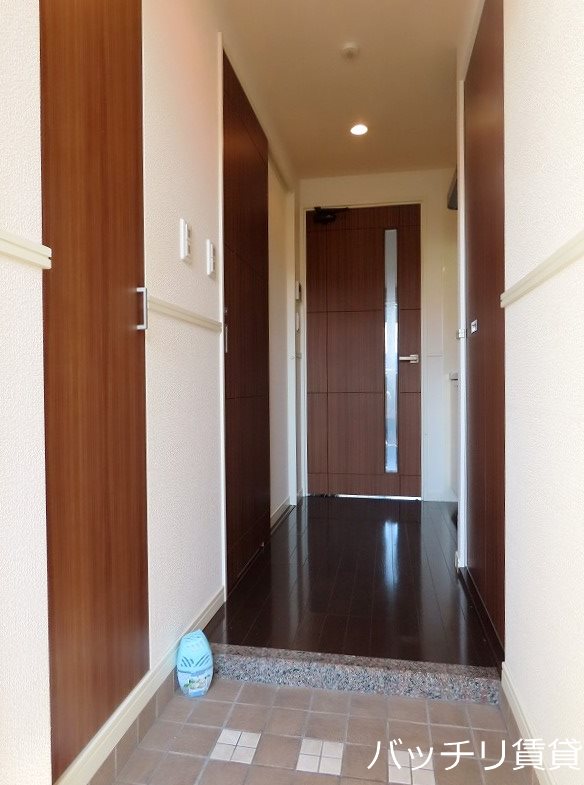 玄関　※同マンション別部屋写真のため、現状優先。
