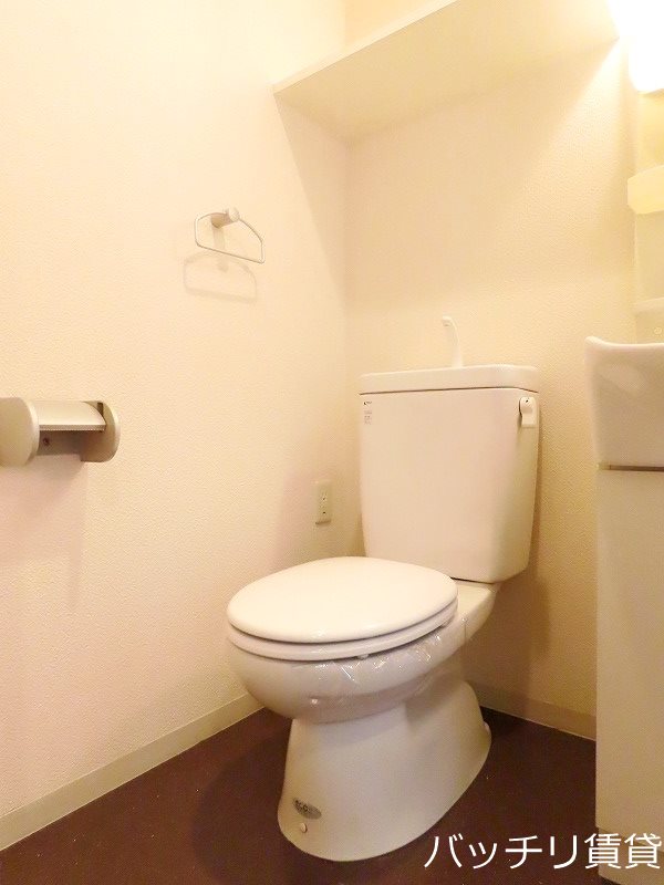 トイレ　※同マンション別部屋写真のため、現状優先。
