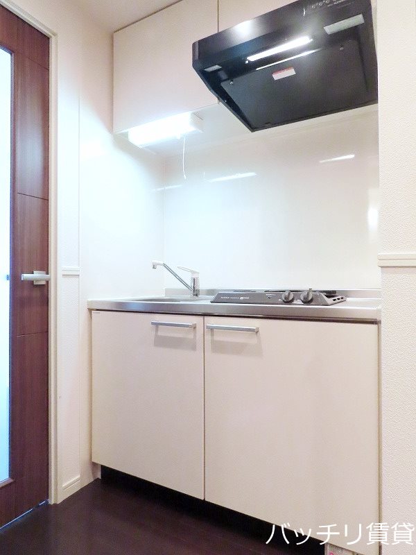 キッチン　※同マンション別部屋写真のため、現状優先。