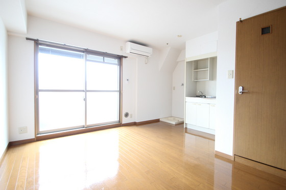 居室・リビング　※別号室の写真となります。