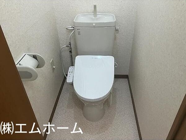 トイレ　温水洗浄便座付トイレ
