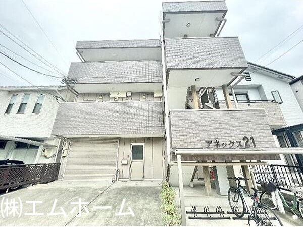 建物外観　駐輪場　宅配BOX付