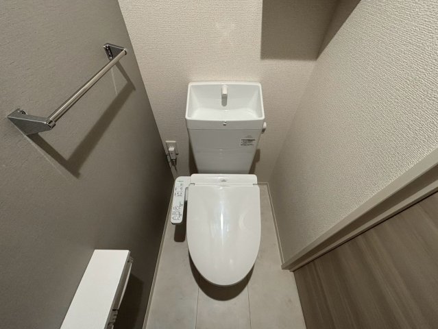 ＪＲ南武線 登戸駅 徒歩6分 3階建 築1年のトイレ写真
