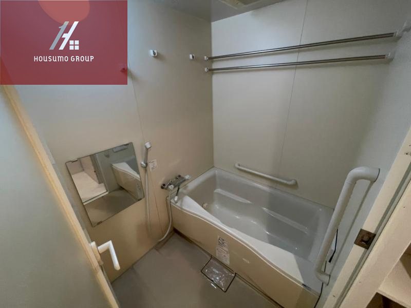 バス・シャワールーム　落ち着いた色調のトイレです