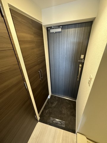 玄関　ソルテラスNAMBAフロント　玄関