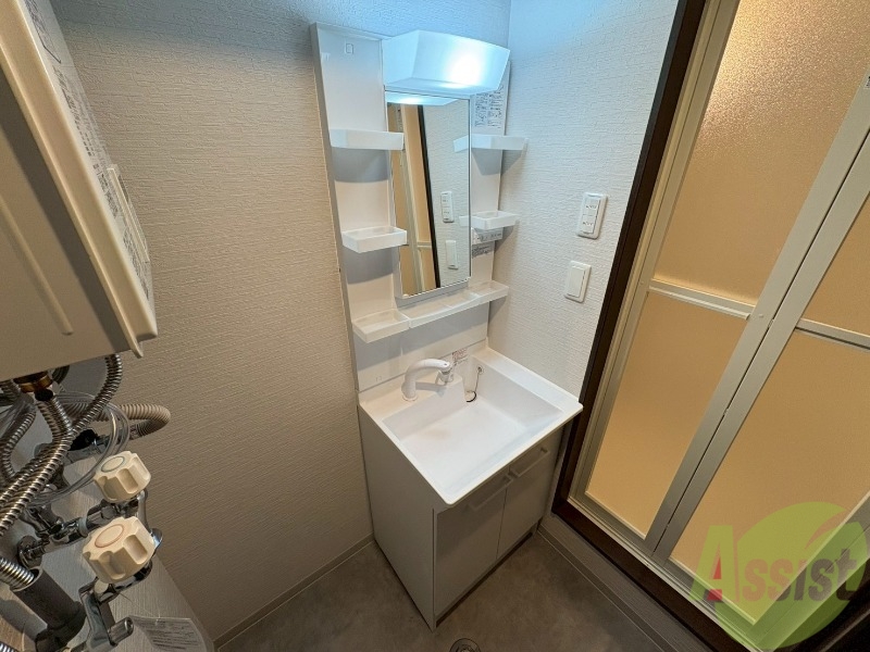 洗面設備　大きくて使いやすそうな独立洗面台になっています。