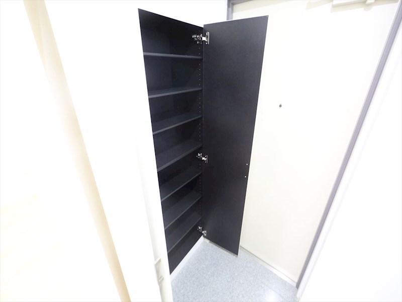 玄関　玄関　シューズボックス付（収納充実してます）