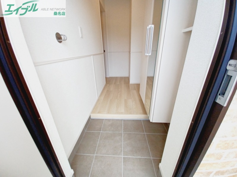 玄関　同型参考写真です