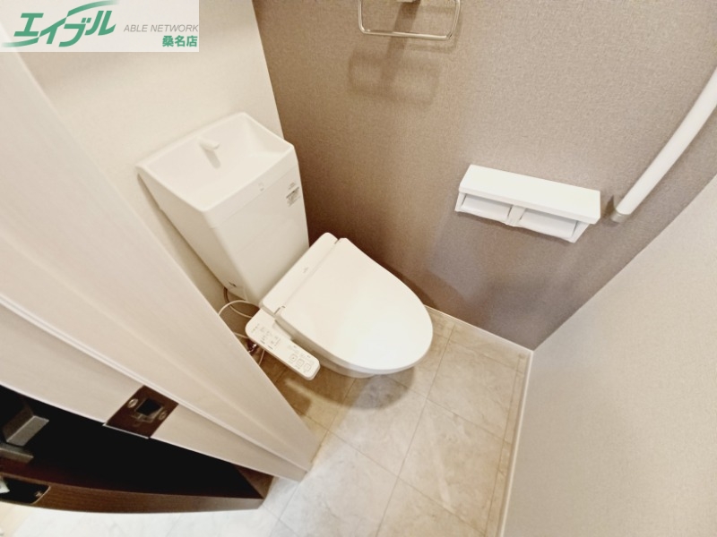 トイレ　同型参考写真です