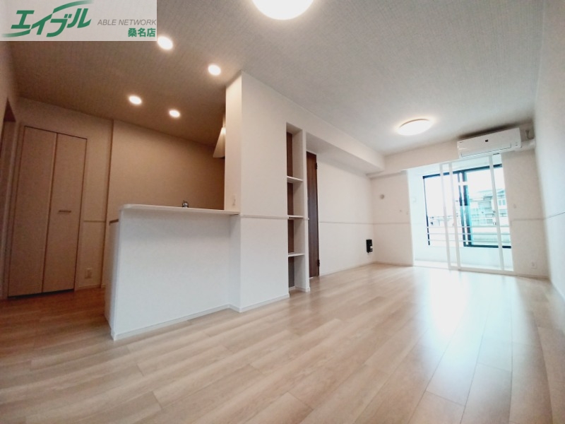 居室・リビング　同型参考写真です