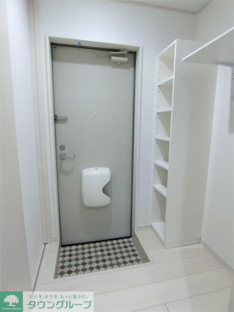 玄関　同物件別部屋写真