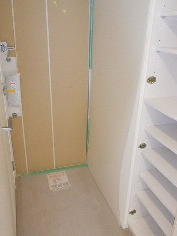 玄関　★玄関脇にはシューズボックス付★