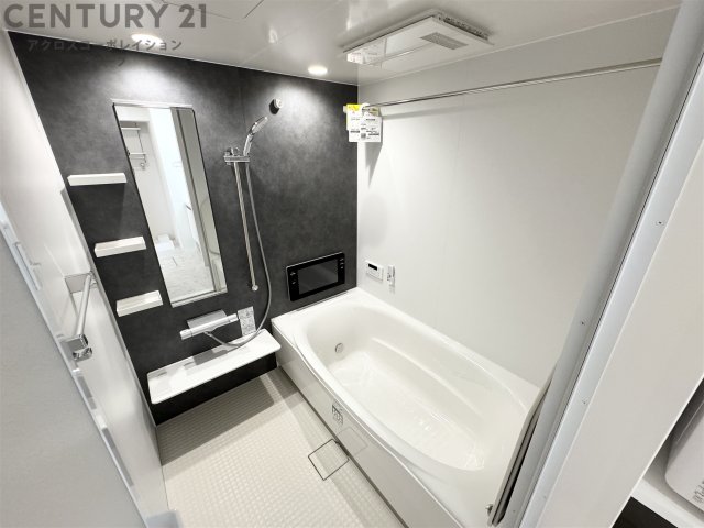 バス・シャワールーム　浴室乾燥・追い炊き機能付き♪