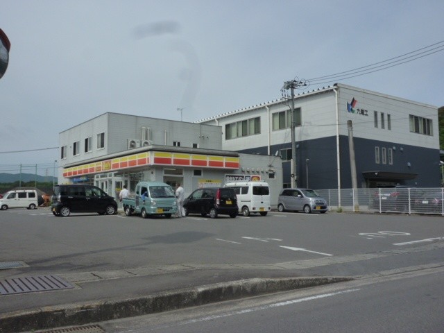 コンビニ　デイリーヤマザキ 諫早宇都町店（コンビニ）まで629m