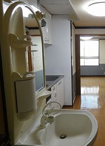 洗面設備　スペースが確保できる洗面所です
