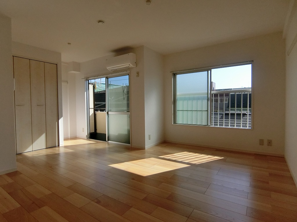 居室・リビング　南向き前面棟なく陽当り良好です。