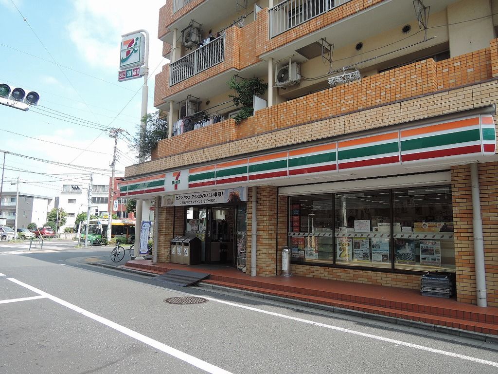 コンビニ　セブンイレブン（コンビニ）まで220m