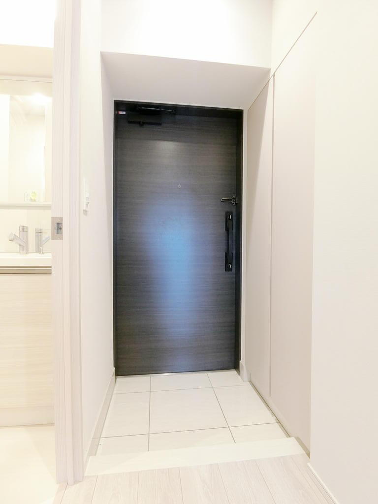 玄関　※別部屋参考写真