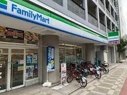 コンビニ　ファミリーマート本庄西三丁目店（コンビニ）まで267m