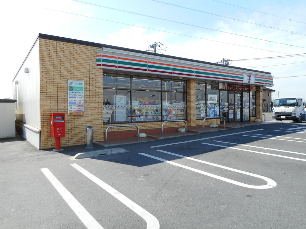 コンビニ　セブンイレブン伊勢崎境平塚店（コンビニ）まで649m