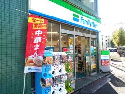 コンビニ　ファミリーマート高円寺梅里店（コンビニ）まで190m