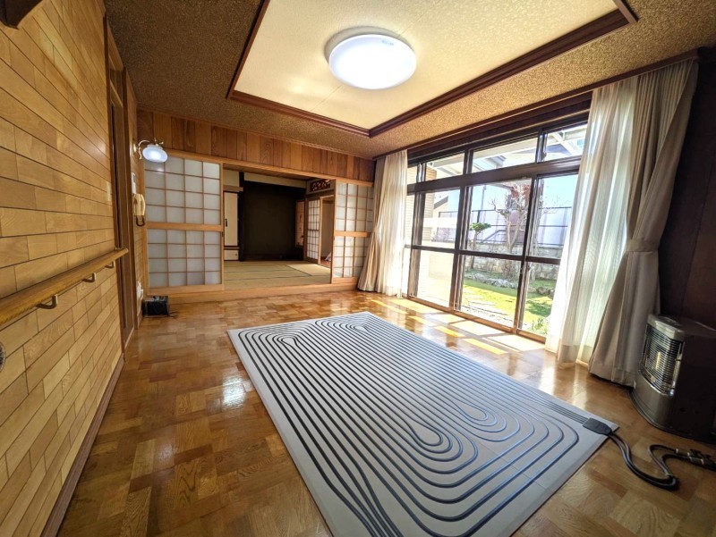 東光2条9丁目 賃貸戸建の居間写真