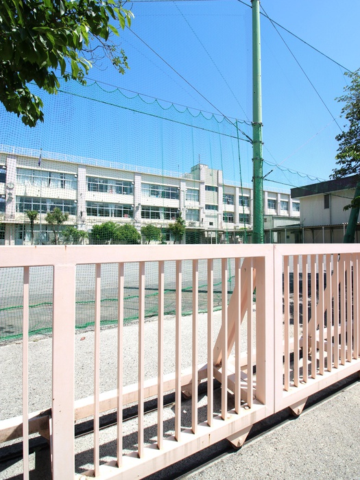 小学校　千鳥小学校（小学校）まで300m