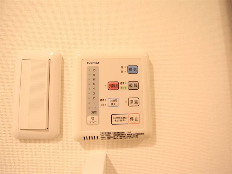 その他設備　浴室暖房乾燥機付き