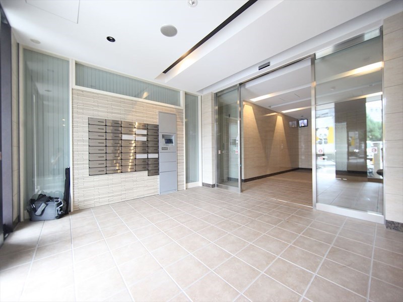 エントランス　エントランス　オートロック　宅配ＢＯＸ　防犯カメラ付