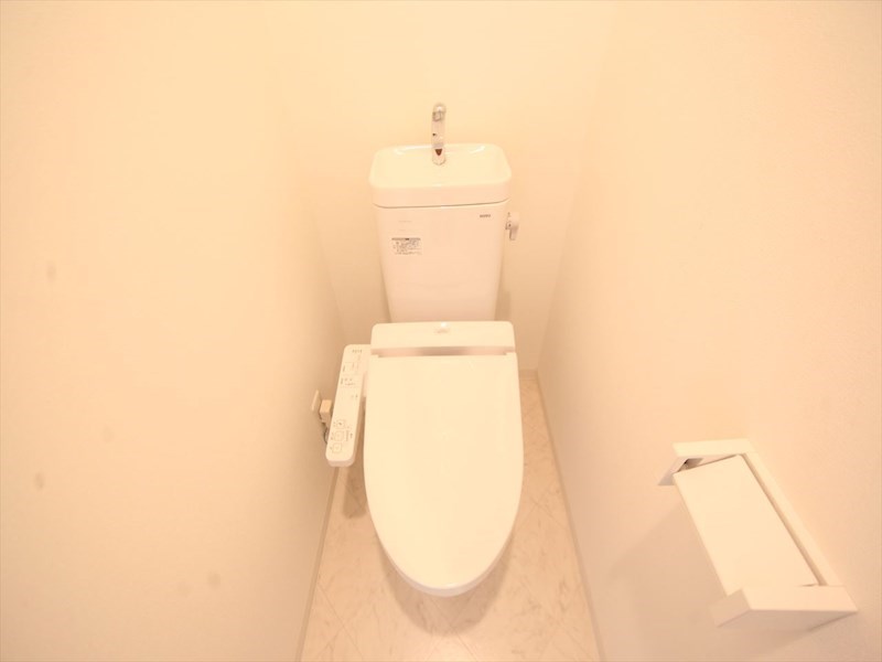 トイレ　温水洗浄暖房便座付トイレ