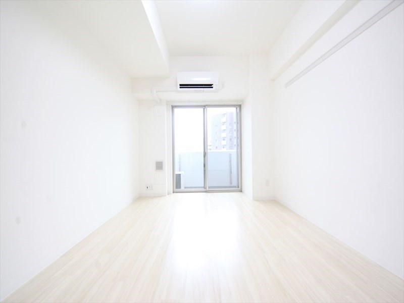 バルコニー　洋室8.7帖　エアコン完備　クローゼット付　南面バルコニー