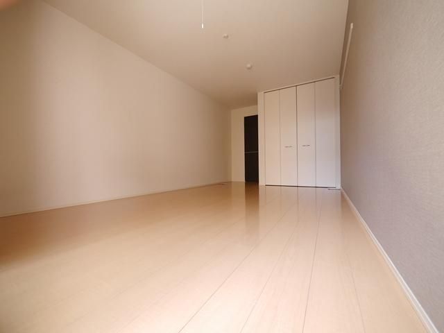 居室・リビング　★9.5帖の明るい洋室です★