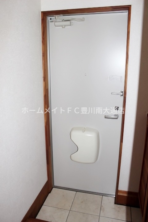 玄関　同型別部屋写真