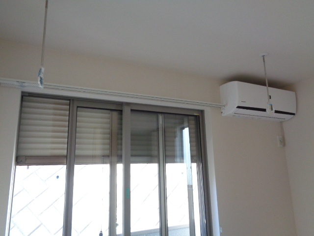 セキュリティ　雨の日も安心の室内物干しフック＆防犯シャッター☆