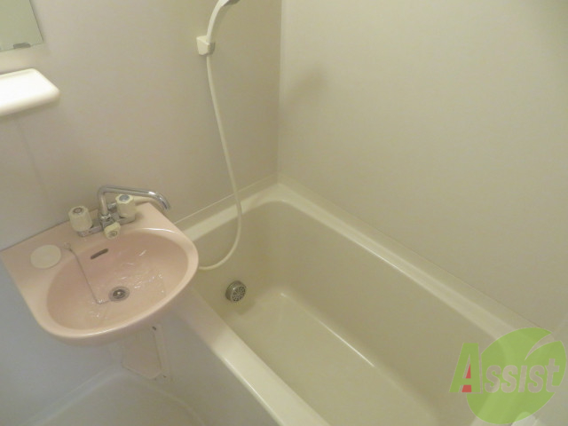 バス・シャワールーム　洗い場と浴槽が広々しているのでお掃除楽々ですねー。