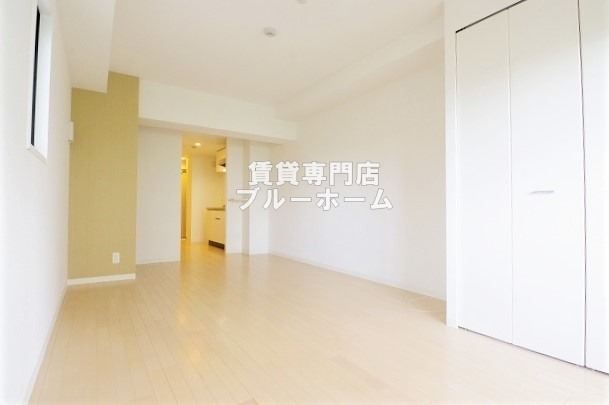 居室・リビング　9.2帖の洋室があるお部屋です！