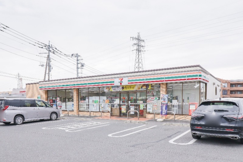 コンビニ　セブン-イレブン 伊勢崎市民病院前店（コンビニ）まで317m