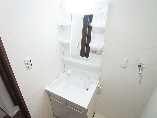 洗面設備　シャンプードレッサー付き独立洗面台