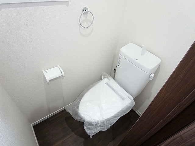 トイレ　小窓付きのトイレ