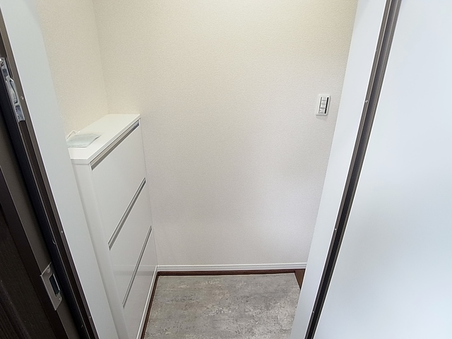 玄関　玄関にはシューズＢＯＸ完備